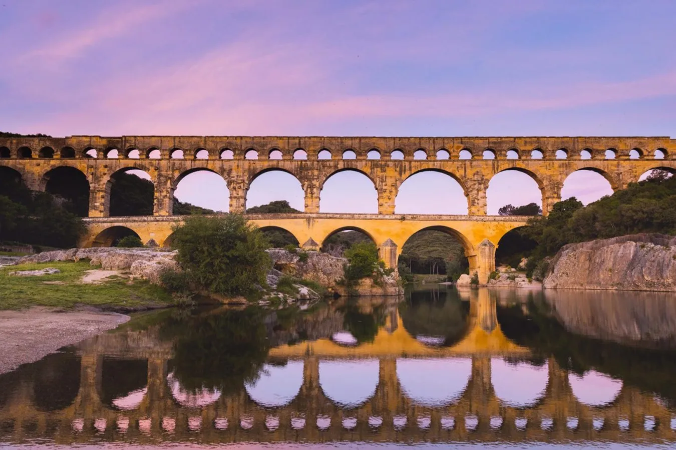 architectural-styles-c-Pont-du-Gard